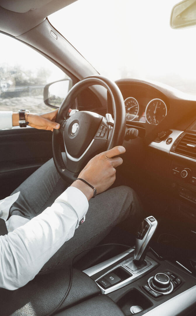 How Do You Pick the Best Chauffeur for Your Limousine Ride?